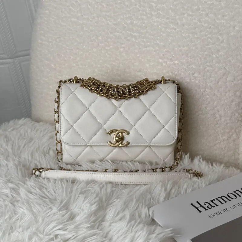 CHANEL ホワイト ミニバッグ 21AW《可愛いホワイト☆》CHANEL ココハンドル ミニ 白 (CHANEL
