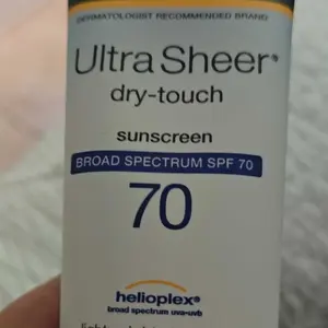 Neutrogena Ultra Sheer Dry-Touch Sunscreen Lotion SPF 70, Broad Spectrum Protection, Water Resistant, Non-Comedogenic, 3 fl oz Lightweight Formula