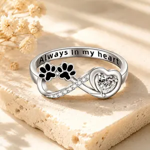 Elegant Diamond-Encrusted Puppy Paw Print Ring, Heart-Shaped Cat Paw Design Costume Jewelry, Animal Lover Keepsake Fashion Accessory