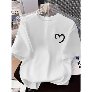 Baju T-Shirt Wanita Leher Bulat dengan Hiasan Hati Halus, Ringkas tetapi Terperinci, Selesa dan Mesra Kulit, Sesuai untuk Pakaian Kasual