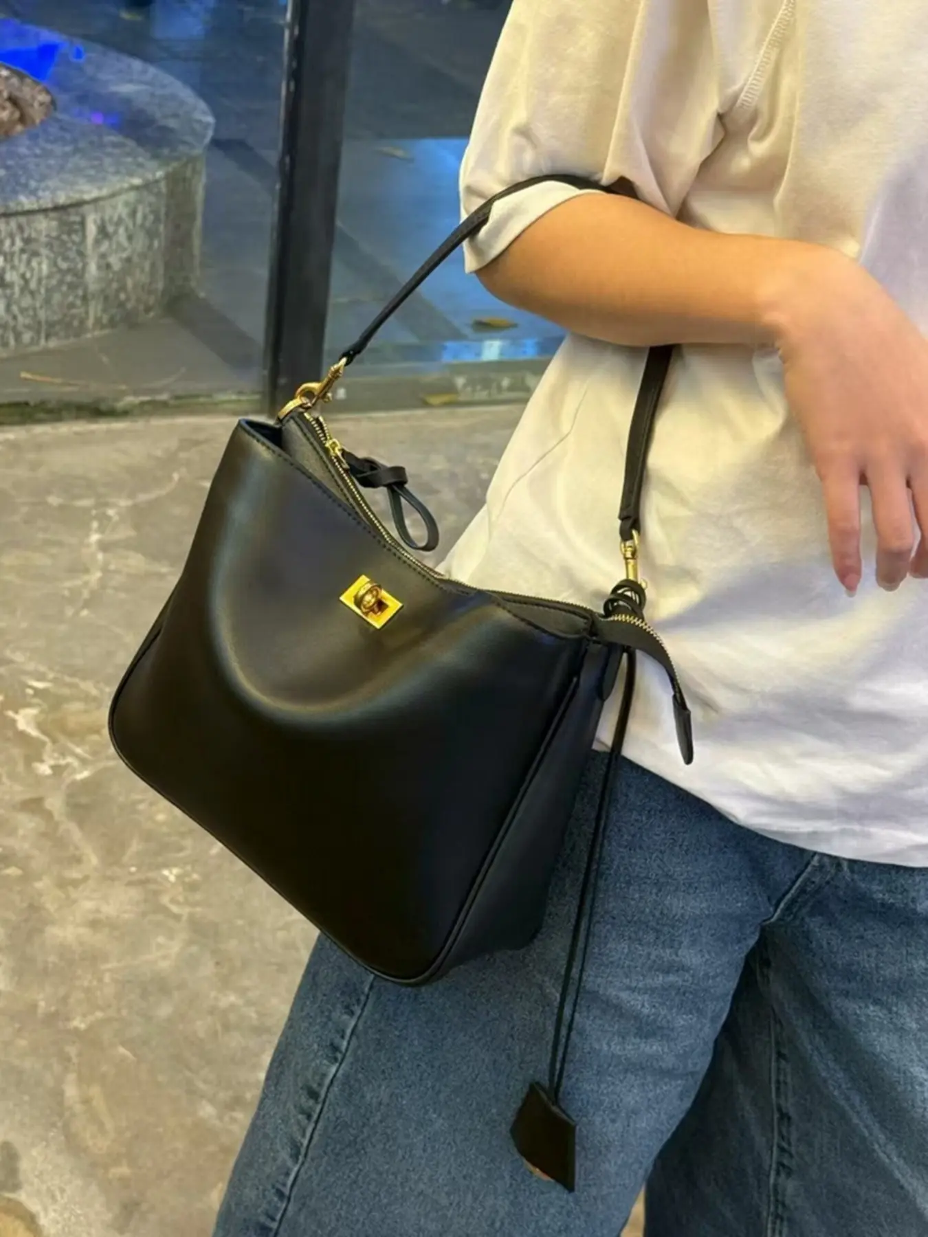 New Rodeo Women's Hobo Bag, Half Moon Purse, Large Capacity Leather Crossbody Shoulder Bag, Simple Design, Lock Closure, Trendy Fashion Accessory
