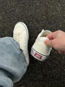 Hnly Cln Streetwear Skateboard Shoes, Pearl Embellished Low Top Athletic Sneakers, Unisex Casual Outdoor Sports Shoes, All Season Wear