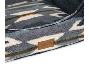 Pendleton Medium Berber Kuddler Bed