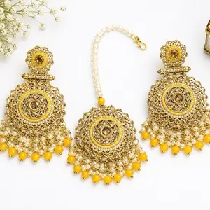 Elegant Earrings & Tikka Set – Slightly Heavy
