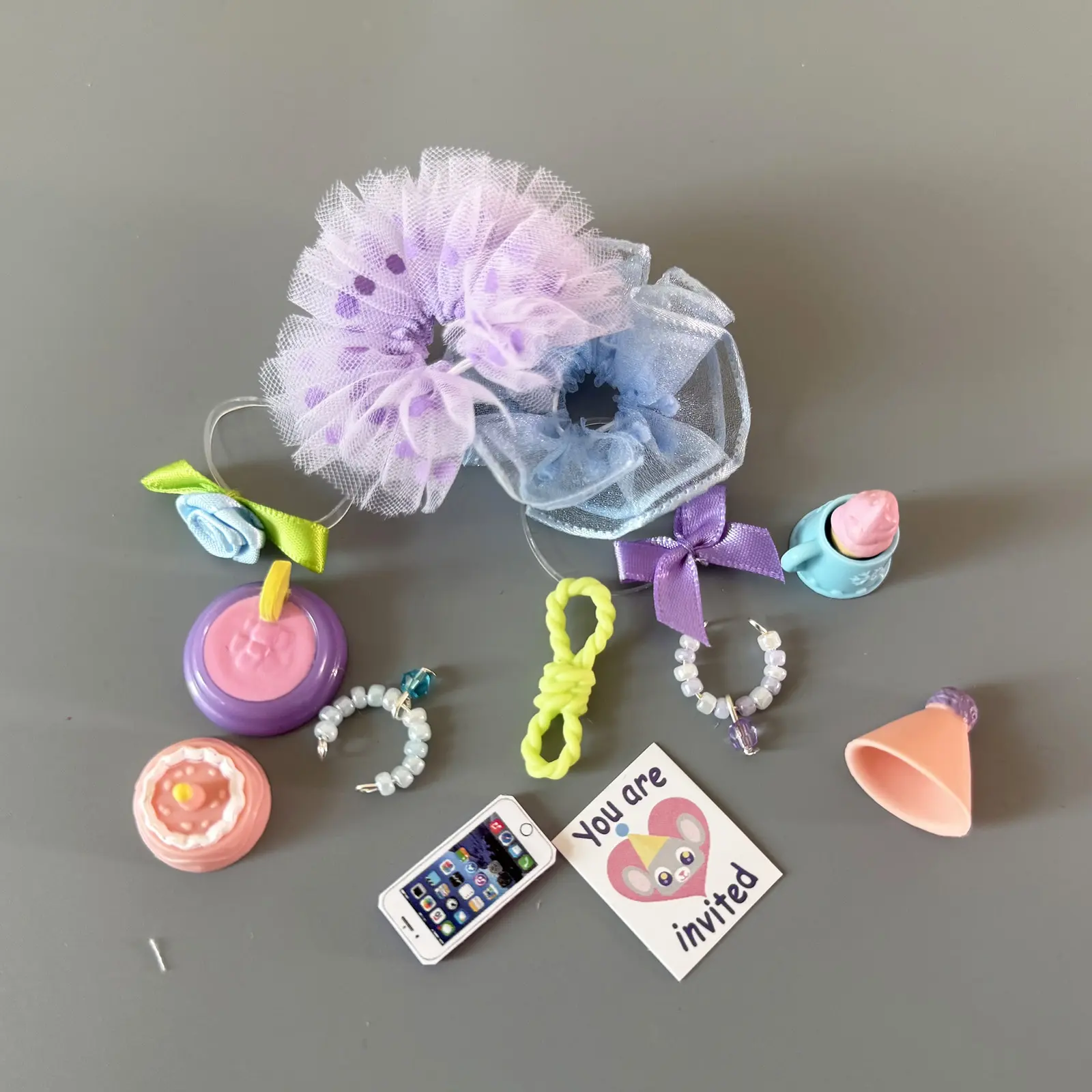 14 Pcs Mini Plastic Collar Jacket Skirt Accessories Set for Action bobble-head Mini Shorthair Cat Dashchund Husky Kitten Bunny Great Dane Pet Toys