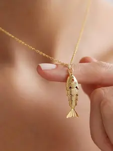 1 Pack Mini Cooper Fish Pendant Necklace, Women's Movable Fish Necklace, Beach Ocean Necklace, Fashionable and Exquisite Beach Waterproof Non-Fading Necklace