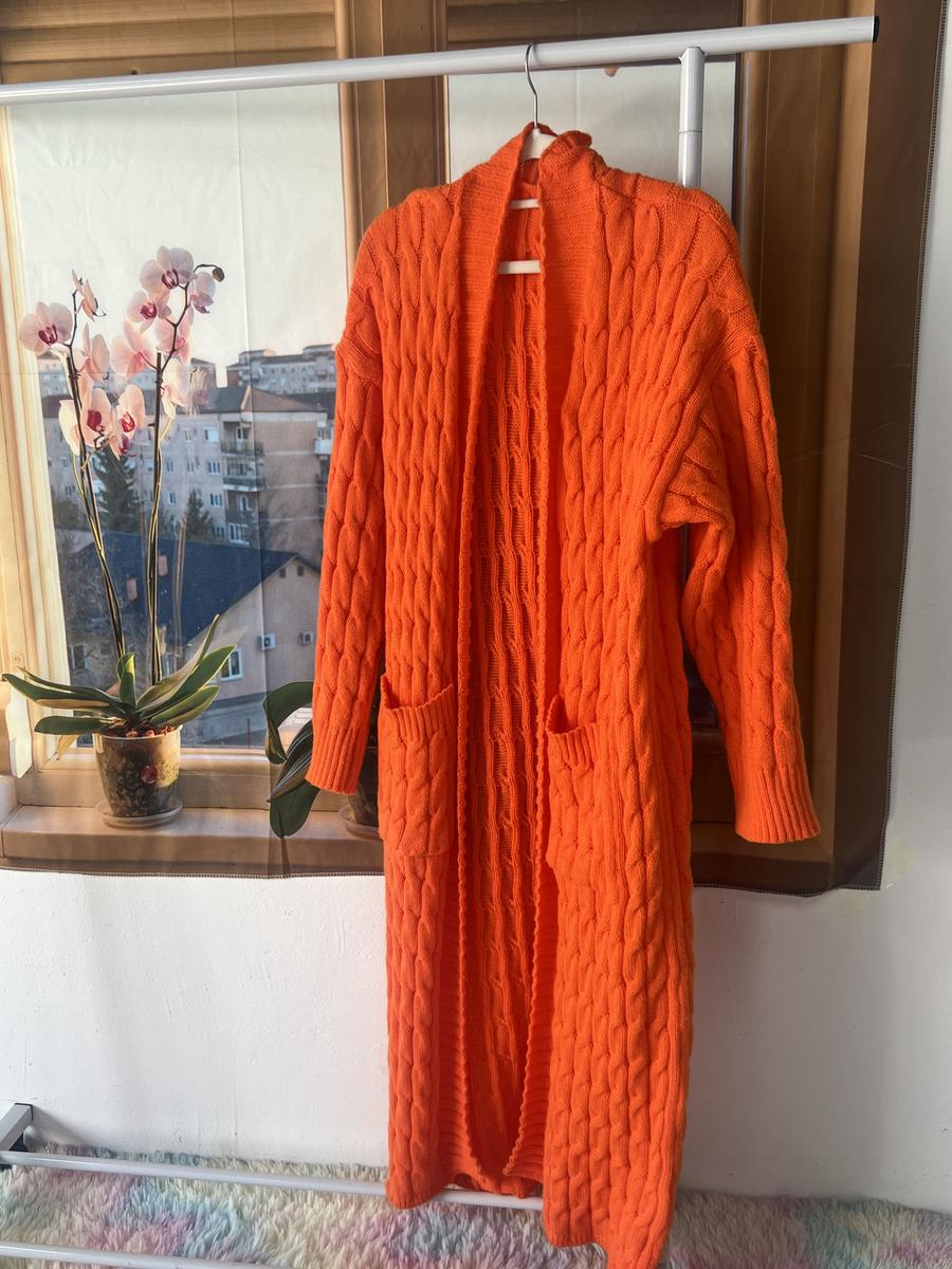 Item: orange, XL