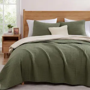 Olive Green California Oversized King Size Quilt Bedding Set with 2 Pillow Shams 3 Pieces Lightweight Soft Summer Bedspreads Coverlet for All Season