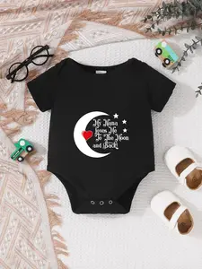 Newborn Summer Short Sleeve Triangle Onesie, Unisex Baby Romper, Unisex Design, Star Moon Heart Print, Cute Style, Fits Both Boys and Girls