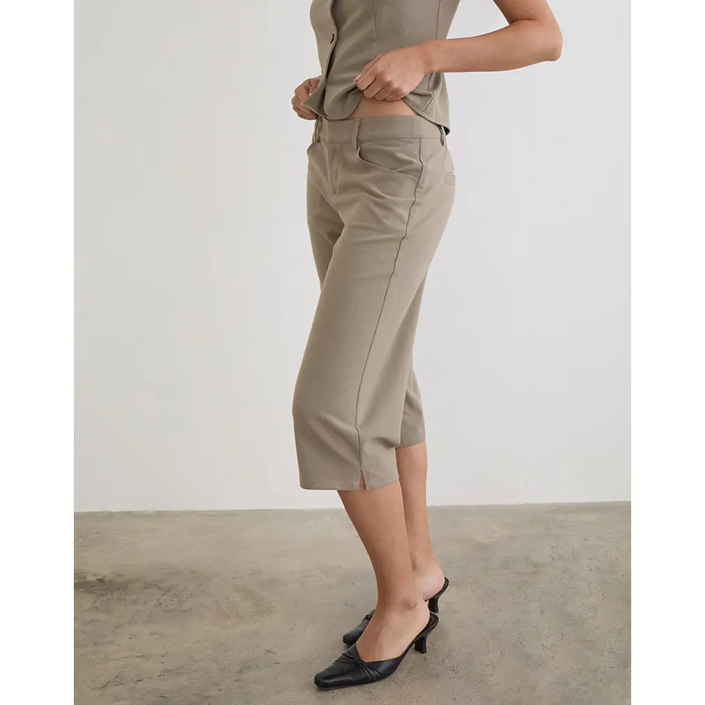 Tunian Capri Trouser in Tailoring Light Taupe