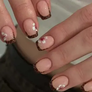 Simple Leopard Floral Glossy Fake Nails, Flower Design Nails, Detachable Nail Set, 24pcs Short Square Press-On Nails, Y2K Style DIY Acrylic Nails