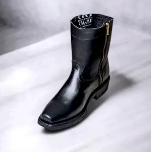 Short Boots, perfect for men piel lisa . These dress boots,  also known as botines de bestir, offer comfort and support. Ideal for extended  wear, the short length ensures better mobility and flexibility. men boots  Bota
