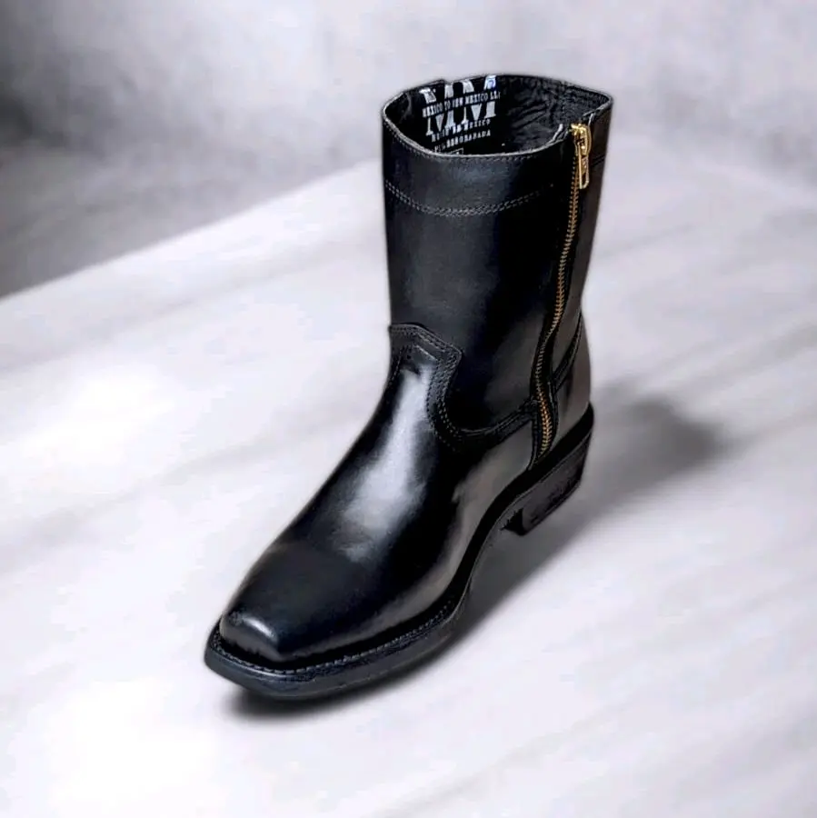 Short Boots, perfect for men piel lisa . These dress boots, also known as  botines de bestir,