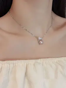 A Cute Crab Pendant Necklace, Crab Heart Necklace, Alloy Necklace, Suitable for Women to Wear Daily and as a Jewelry Accessory for Weddings, Is a Perfect Gift for a Loved One as a Memento