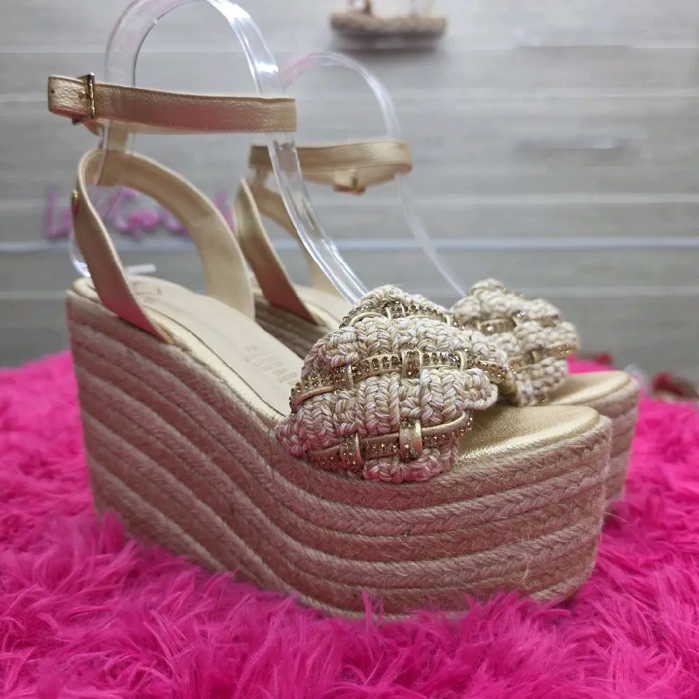 RONY << sandalia de plataforma de 12 cm de altura, bordada en piedrería muy cómoda y uso diario