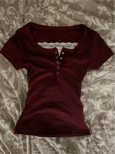 Women's Summer Knitted Simple Y2K Four-Season T-Shirt, Spliced Lace Fake Two-Piece Ladies' T-Shirt, Women's Casual Commute Buttoned Short-Sleeve Slim-Fit T-Shirt, Summer Style Jujube Red Ribbed Women's Top