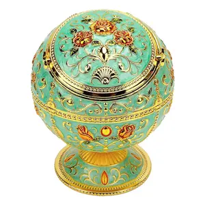 Vintage Covered Ashtray with Floral Pattern, Rose Design, Portable Metal Decorative Smoking Accessory for Indoor or Outdoor Use, Perfect Home Decoration for Tabletop