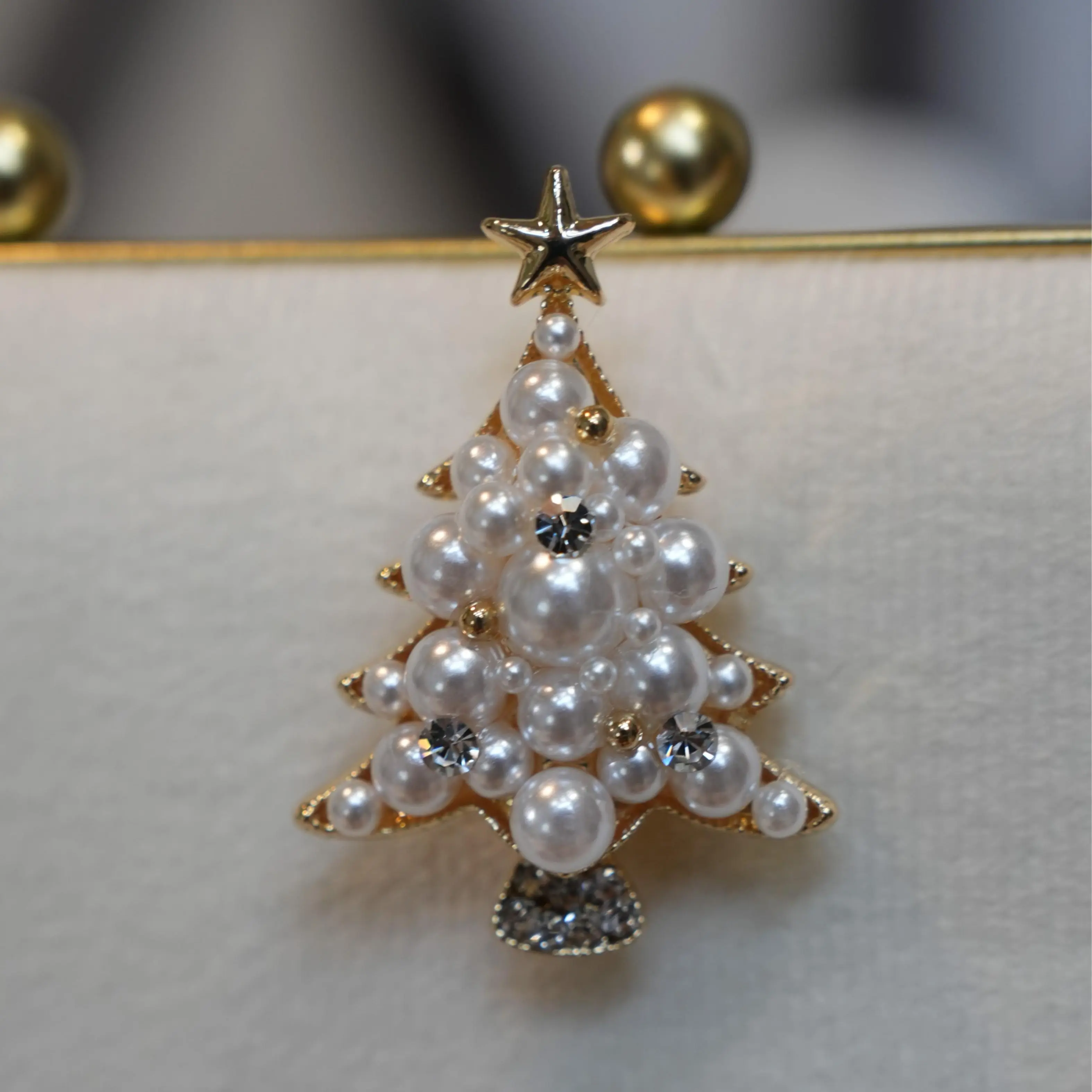 Rhinestone & Pearl Christmas Tree Brooch Vintage Festive Jewelry