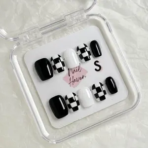 Vintage Black & White Checkerboard Press-on Nails, Retro Style for Daily Commute, Reusable Nail Art Stickers