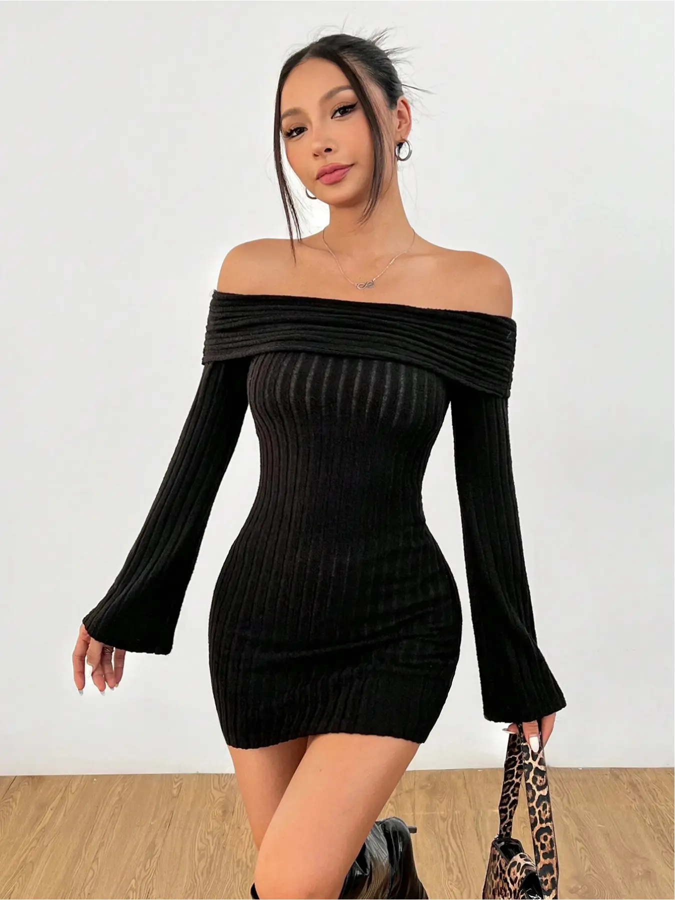Women's Solid Color Off-Shoulder Sexy Slim Black Dress - Minimalist Versatile Piece for Fall/Winter
