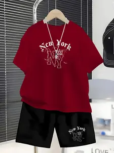 Boys' Trendy Urban-Style “New York NY” Print Casual 2-Piece Set: “Retro street style + white T-shirt with black-printed New York NY motif + matching black shorts with subtle branding”—a stylish and comfortable 2-piece set for everyday wear