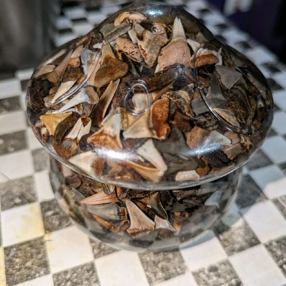 Shark Tooth-Filled Resin Jar with Secure Lid, Decorative Storage Container for Home Desktop Display