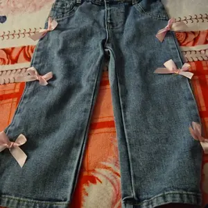 Cute Bowknot Jeans for Baby Girls, Light-Wash Wide-Leg Denim with Elastic Waist, Casual Fashion, Perfect for Daily Wear