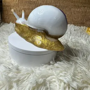 Epoxy Snowglobe Snail