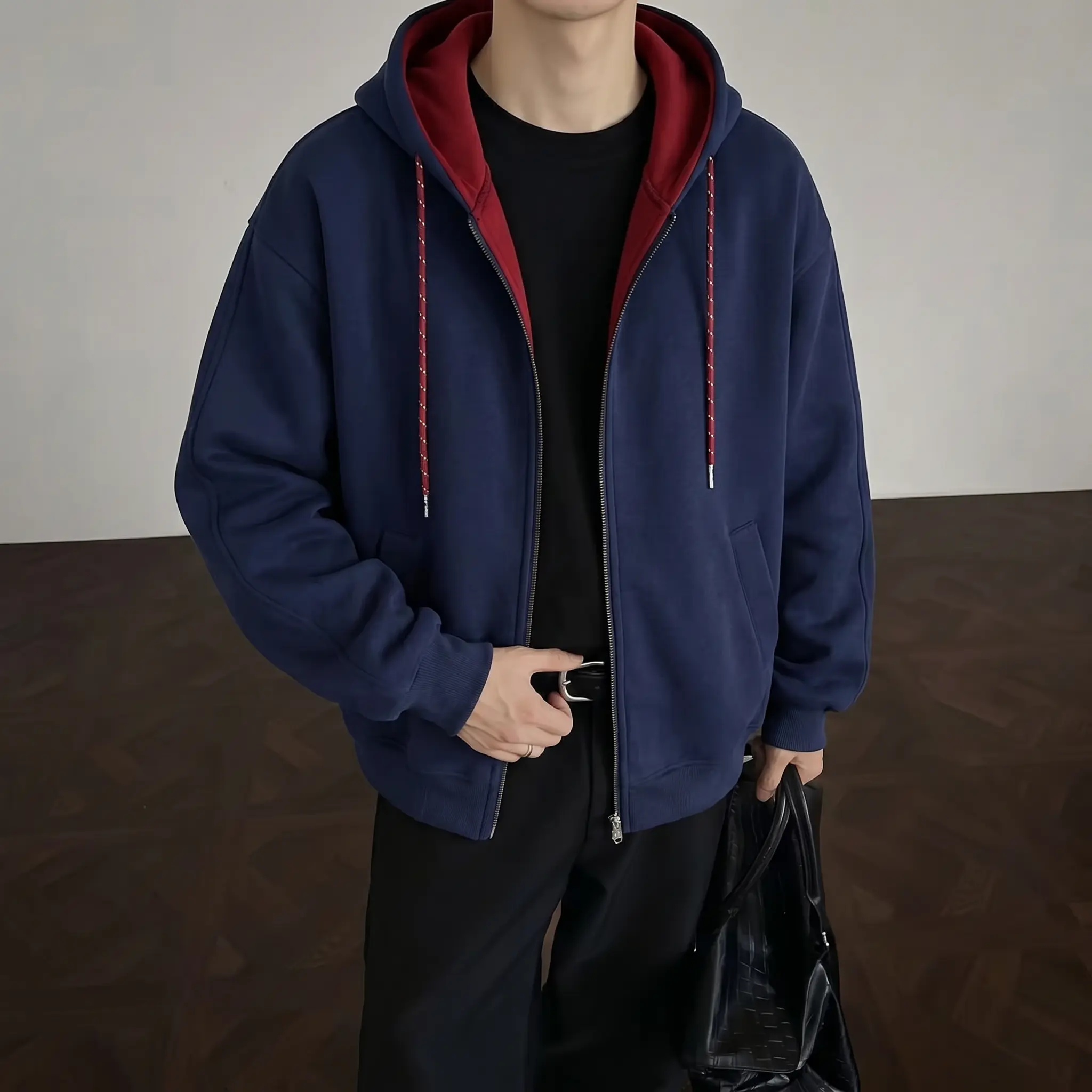 Unisex cotton-blend zip-up hoodie sweatshirt, casual street-style hooded jacket with kangaroo pocket—suitable for everyday wear for both men and women, campus gatherings, street photography outings, and outdoor activities.