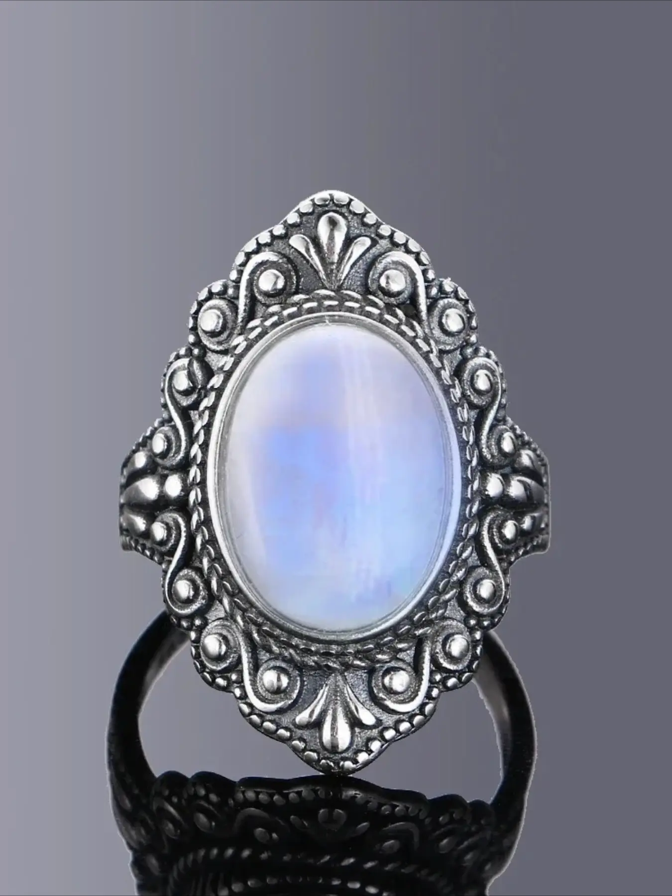 Vintage Oval Natural Moonstone Rings For Women Elegant Fashion Rings Silver Plated Jewelry Finger Ring Gemstone Rings Party Gift Unique Rings Statement Ring