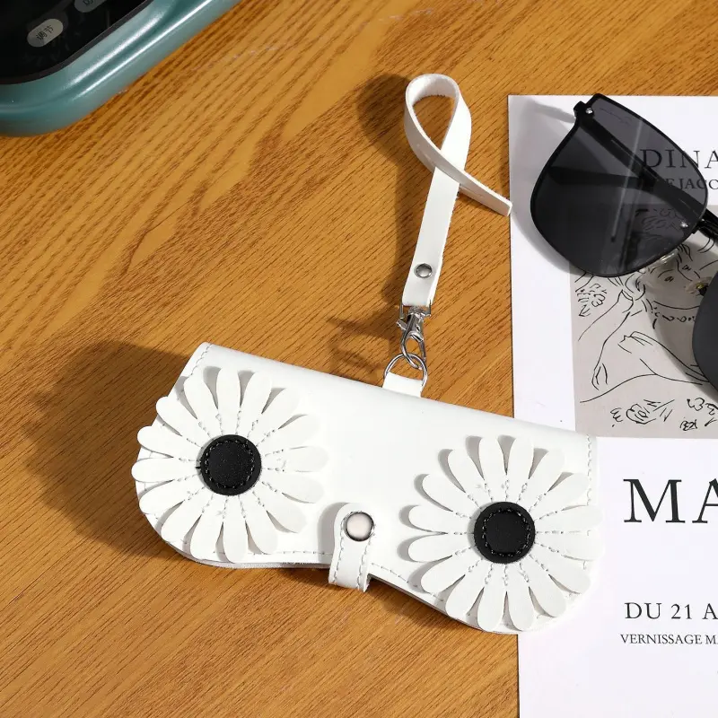 BY-8018: Daisy White