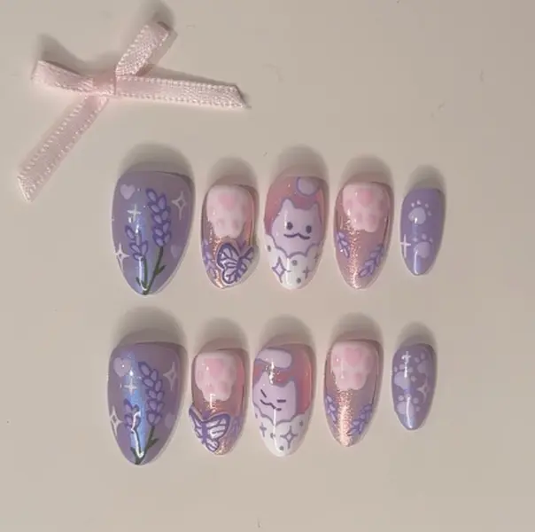 Lavender Dream Cat nails – soft lilac and blush tones with cute white cats, butterflies, sparkles, and floral accents for a magical, dreamy, pastel fantasy look