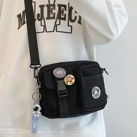 【Black Friday】Unisex Casual Solid Color Quick-Release Buckle Crossbody Bag with Astronaut Charm, Zippered Shoulder Sling Bag with Random Color Badge, Aesthetic Daily Bag