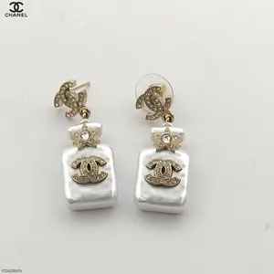 Pre-owned CHANEL Alloy perfume bottle earring P226258696