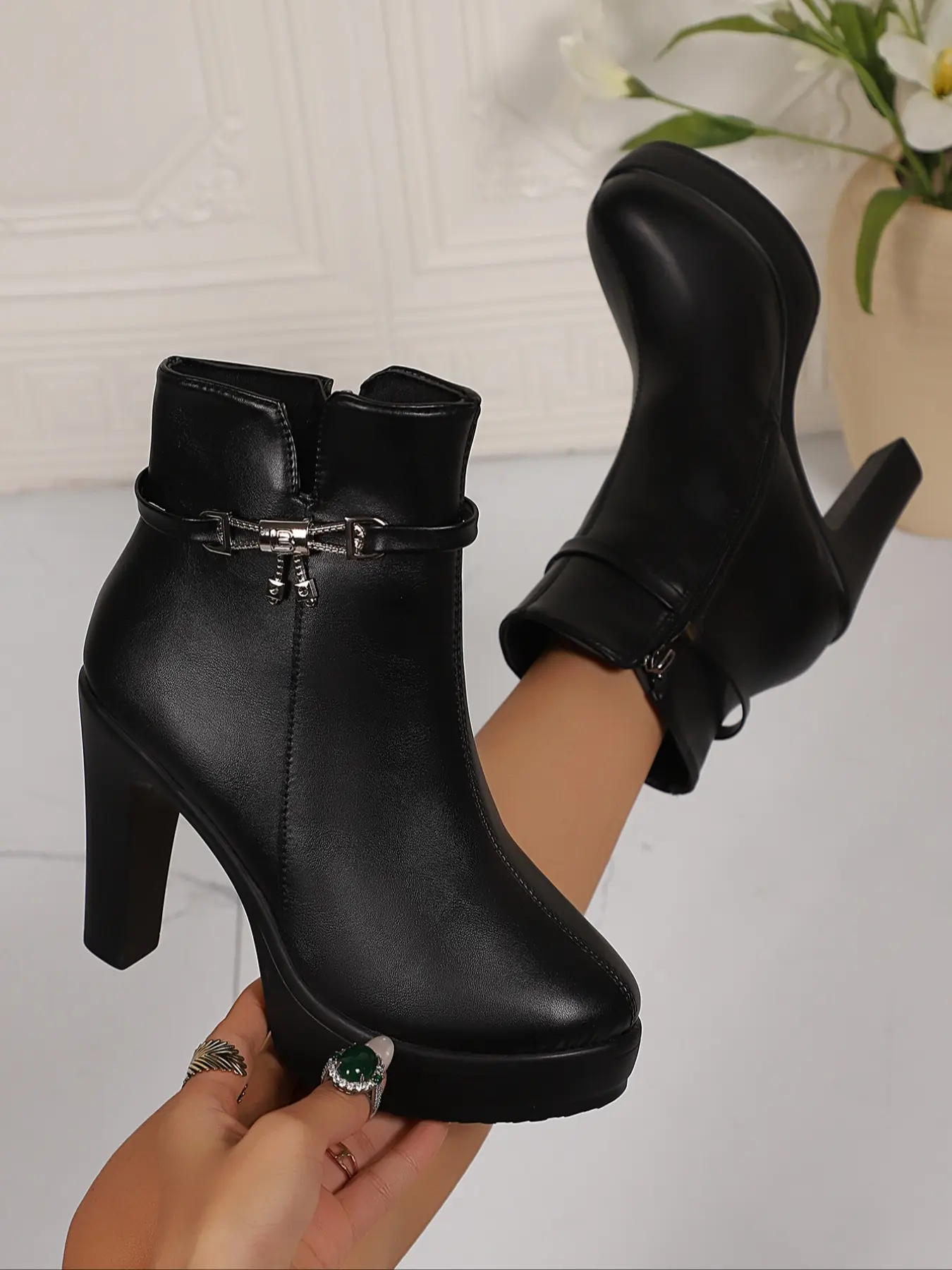 Women's Black Leather Ankle Boots with Chunky Heel & Metal Buckle, Fashionable High-Heeled Footwear, Versatile for Dressy Occasions, Evening Wear & Urban Style, Female All-match Trendy Retro Ankle Boots for Party & Daily Commuting, Winter Booties