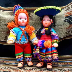 Couple of Peruvian Doll Figurine - Traditional Andean Costume Collectible