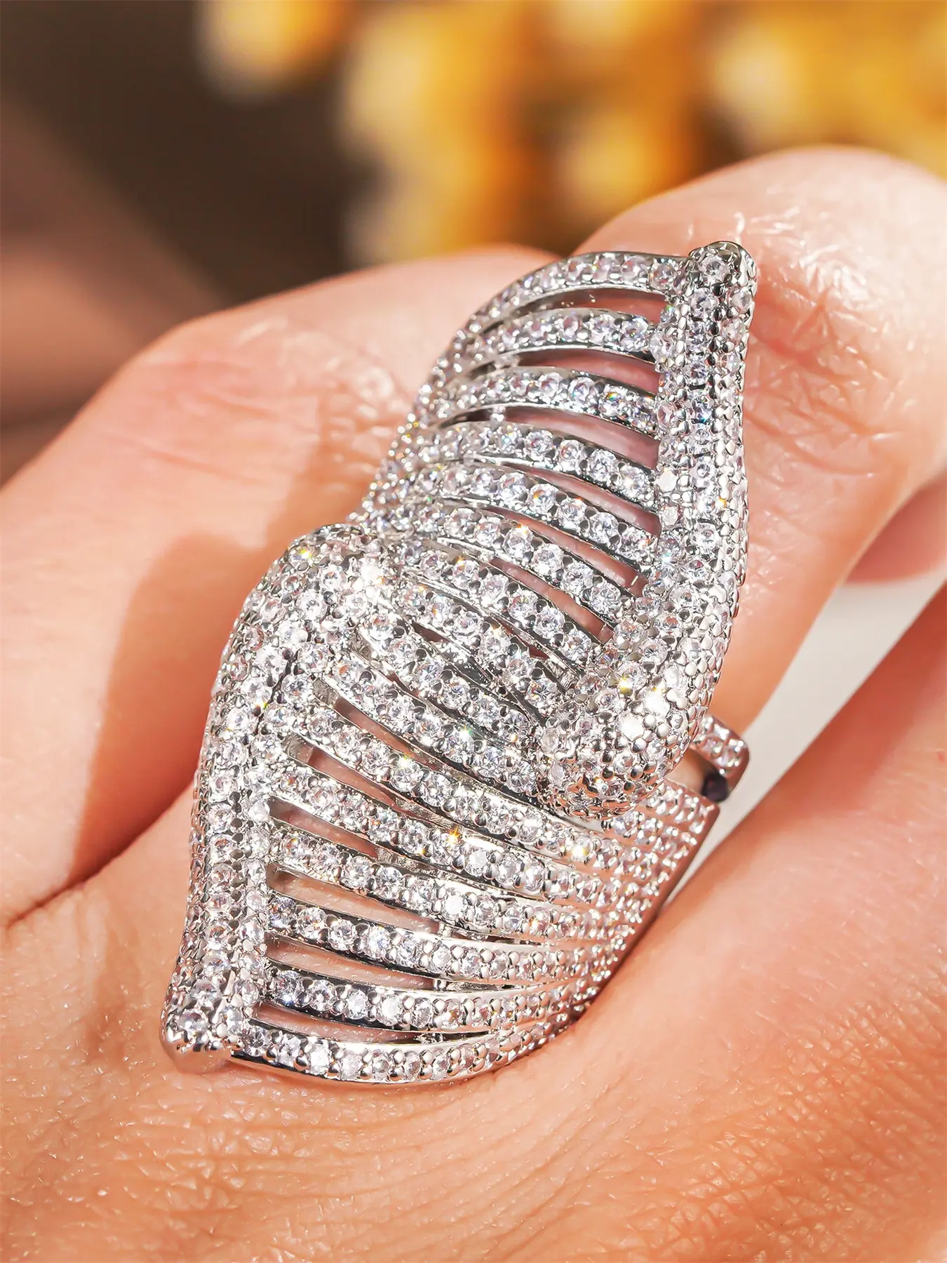 Luxurious Artificial Zircon Ring for Women, Elegant Wedding Engagement Anniversary Party Accessory Gift, Perfect for All Seasons