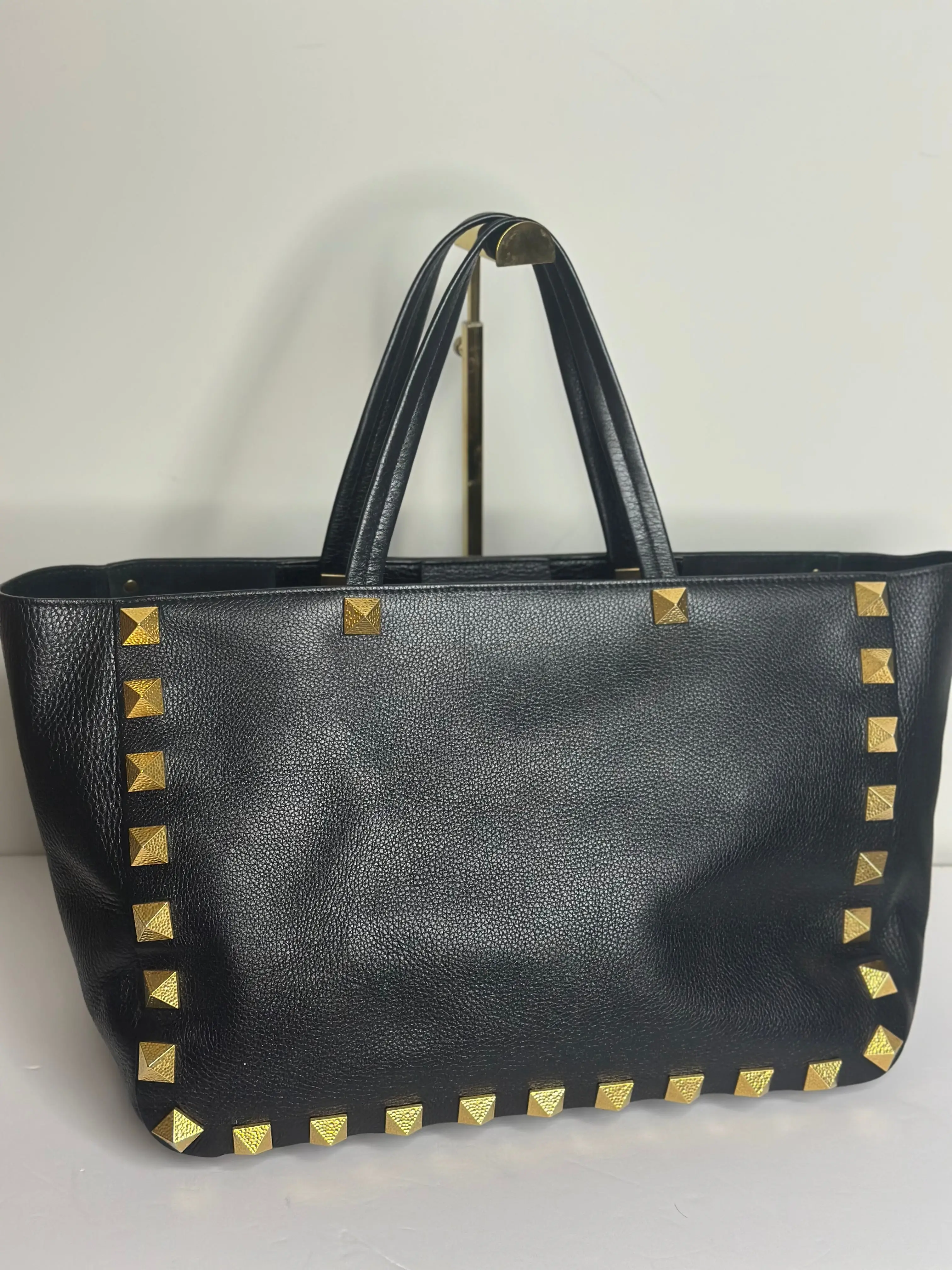 Pre-owned Valentino leather Tote Bags rockstud shoulder tote