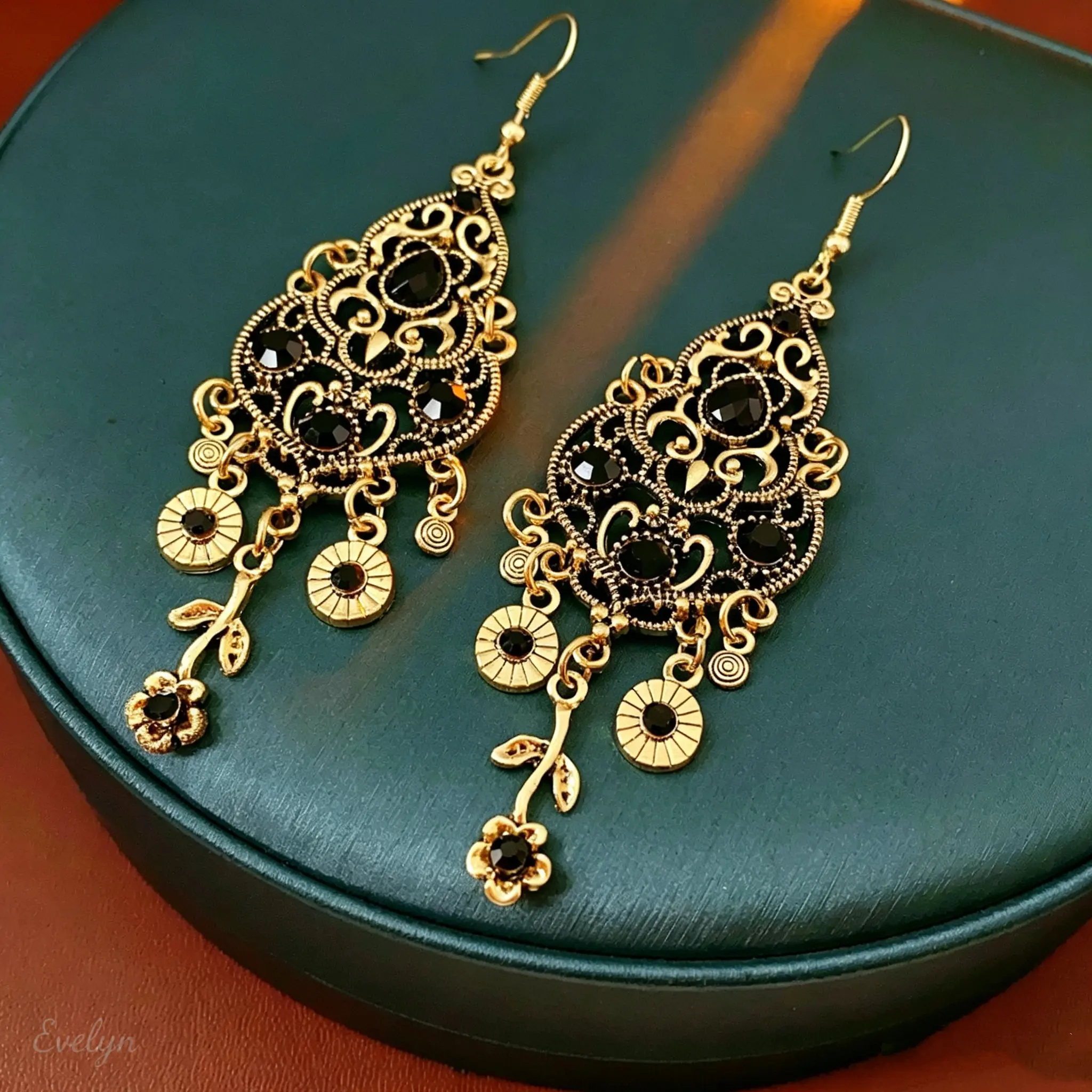 Women's Vintage Antique Gold Filigree Teardrop Black Stones Dangle Hook Earrings - Bohemian Style Boho Chic Alloy Statement Jewelry with Long Tassel Large Fringe for Party Vacation Styling, Elegant Costume Accessory, Boho Chic Earrings, Dangle Earrings