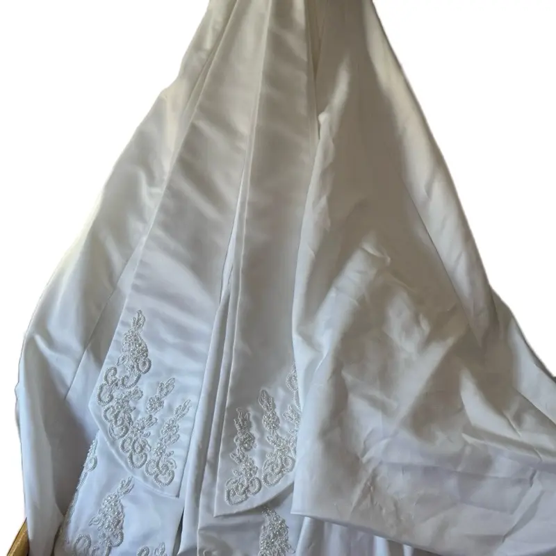 Womenswear Wedding Dress Size Small Gown with Comfortable Fit and Elegant Design