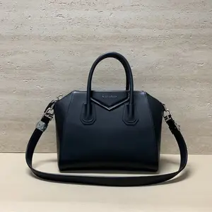 Pre-owned Givenchy Leather Shoulder Bags 7.8'' R2849 Shoulder Bag C1853985574 0411 T5 Betsy