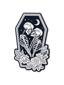 Skull Hug Couple Brooch, Vintage Floral Design Badge, Casual Enamel Pin for Women & Men, Flower Brooch Pin, Fashion Clothes Accessories for Party, Daily Clothing Decoration, Halloween Gift