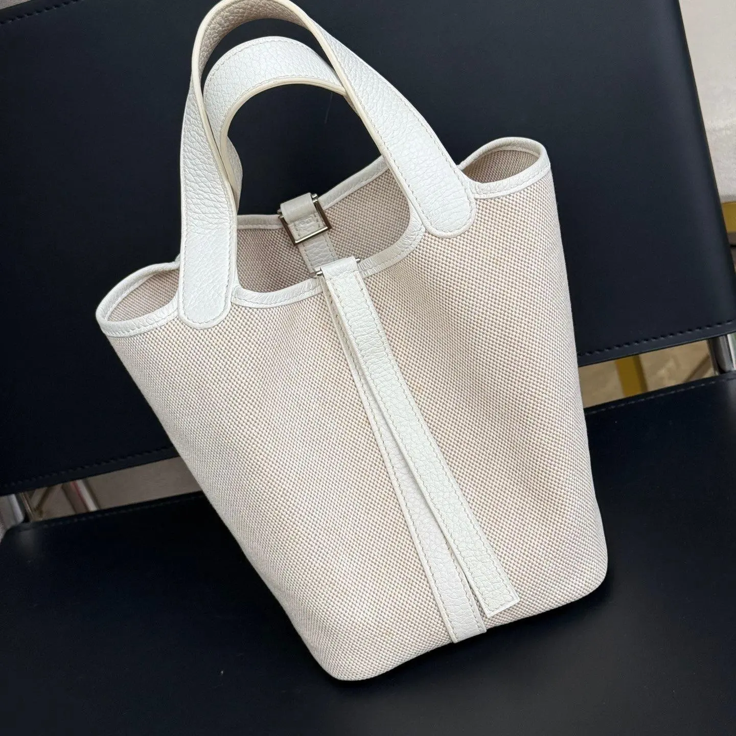 Pre-owned HERMÈS Picotin Lock 18 White Canvas with Leather Trim（2602259）