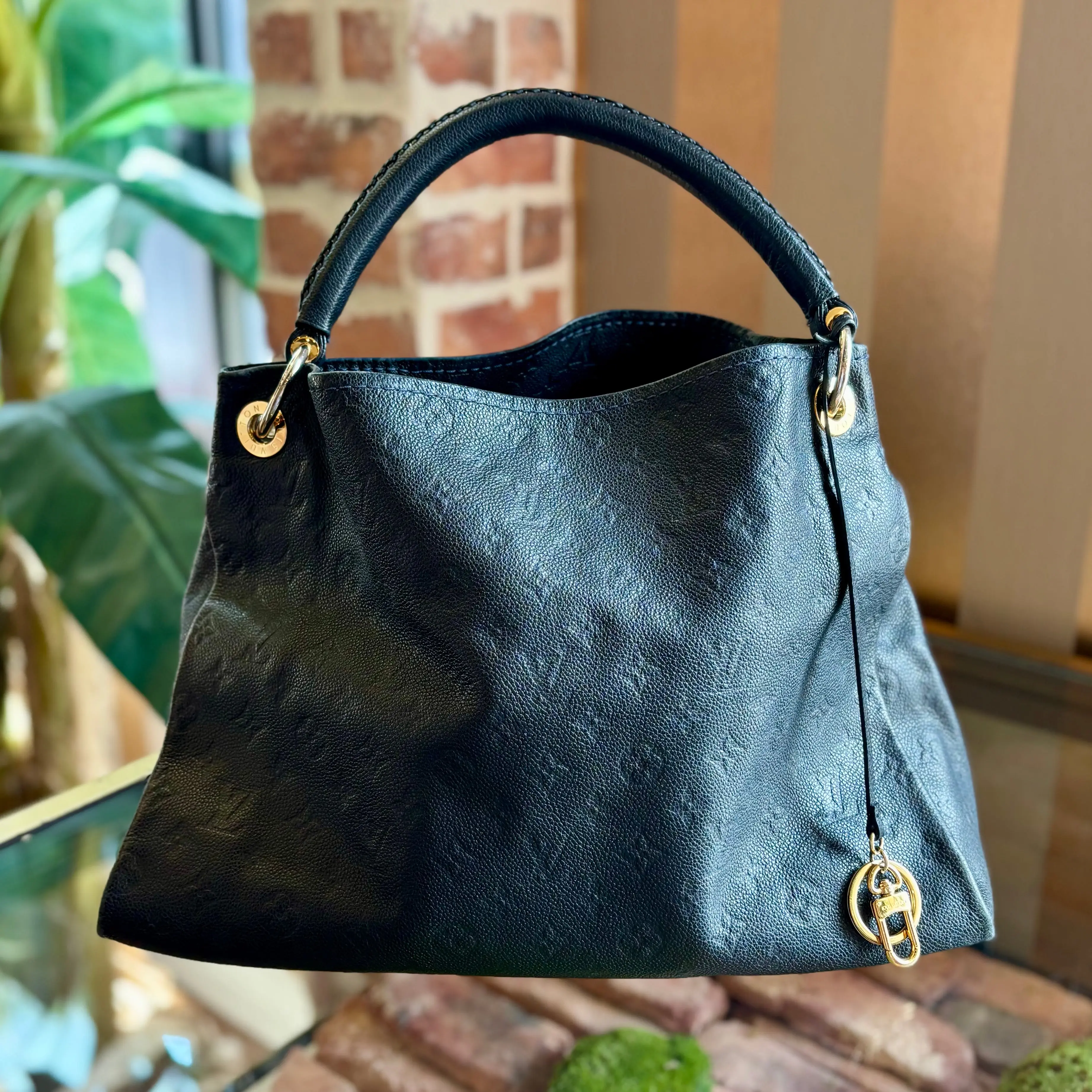 LOUIS VUITTON Black Empriente Artsy
