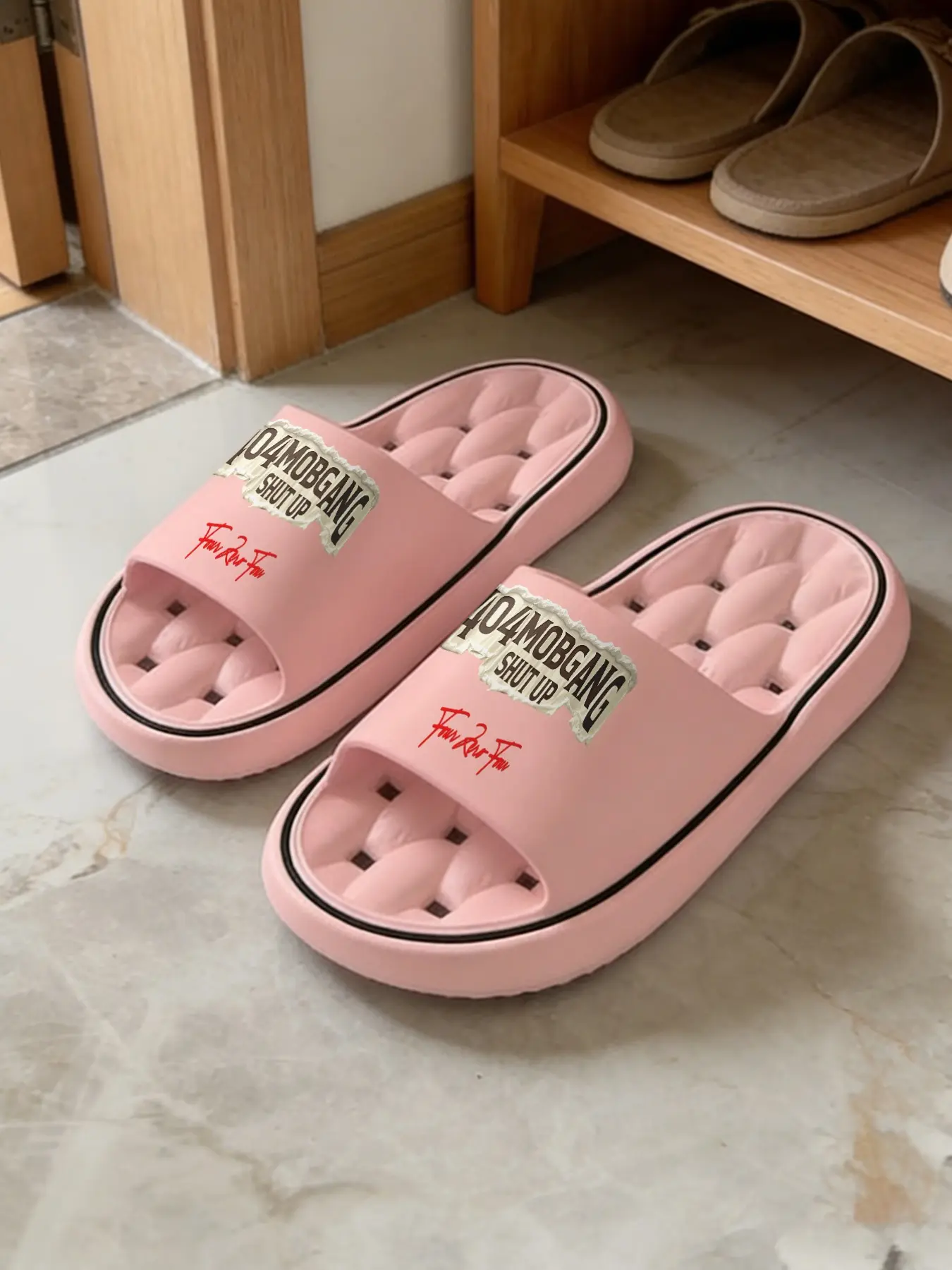 1 Pair Premium High-density EVA Slides, Sweet Pink Hollowed-out Sole with "404MOBGANG" Text Print, Ultra-soft Thickened Cushion & Non-slip Wear-resistant Sole, Women's Water-resistant Quick-drying Indoor Outdoor Slippers