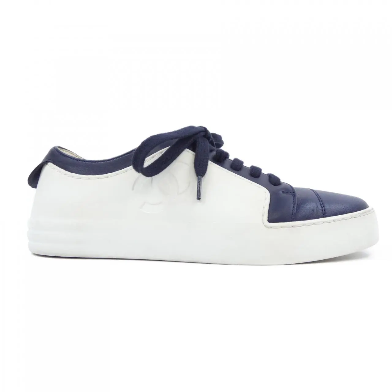 Pre-owned CHANEL Calfskin Small Leather Goods Sneakers