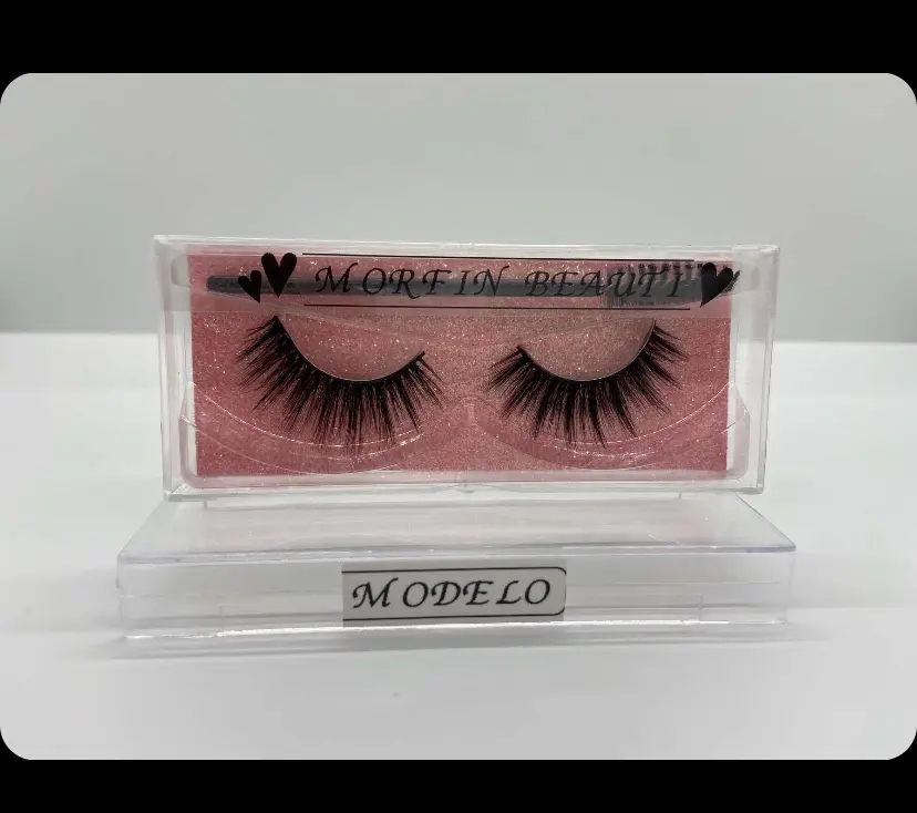 Modelo Eyelashes