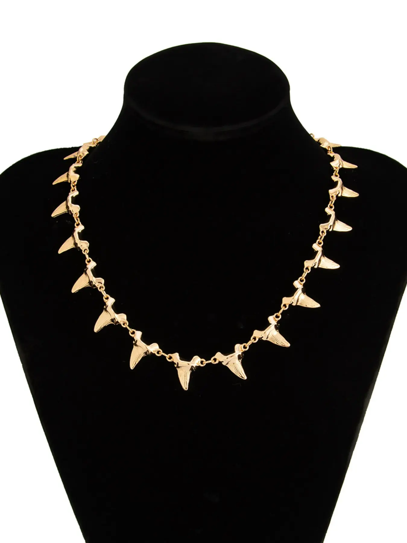 Alloy Shark Tooth Necklace for Men, Unique Versatile High-End Style, Exaggerated Bracelet Accessory, Fashionable Men's Jewelry, Fashion Cool Accessories, Costume Necklaces