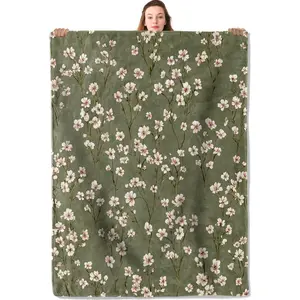 Vintage Wildflower Flannel Blanket Elegant White Floral Design Warm Lightweight Throw Blankets for Sofa Picnic Travel and Gathering Decorate All Season Use Nature Lovers Gifts