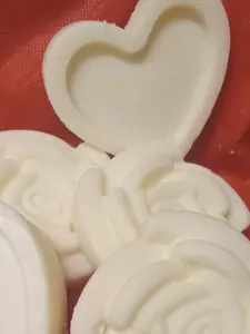 SOY WAX MELTS CUSTOM SCENTS. SMELLS SO GOOD.
